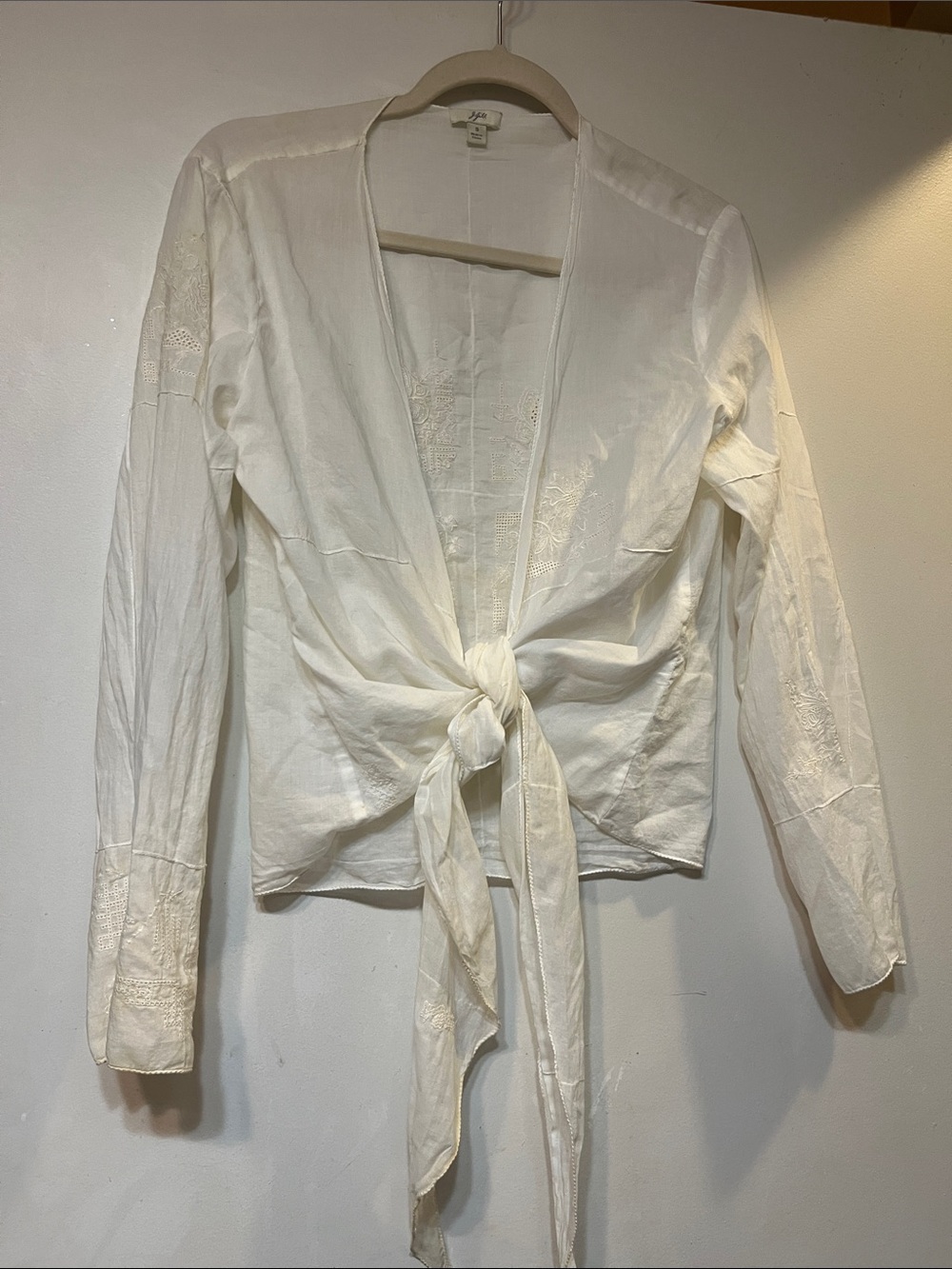 J. Jill Grandmoms Embroiderd Hankershif top white tie front Shirt S